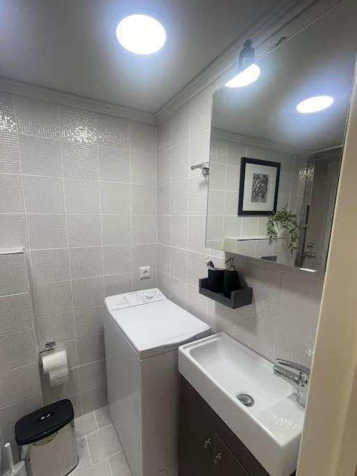 Studio In The Center, 2 Mins From The Beach Loutraki  Luaran gambar