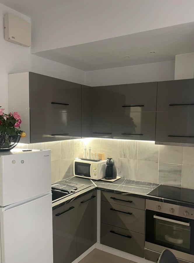 Studio In The Center, 2 Mins From The Beach Loutraki  Luaran gambar